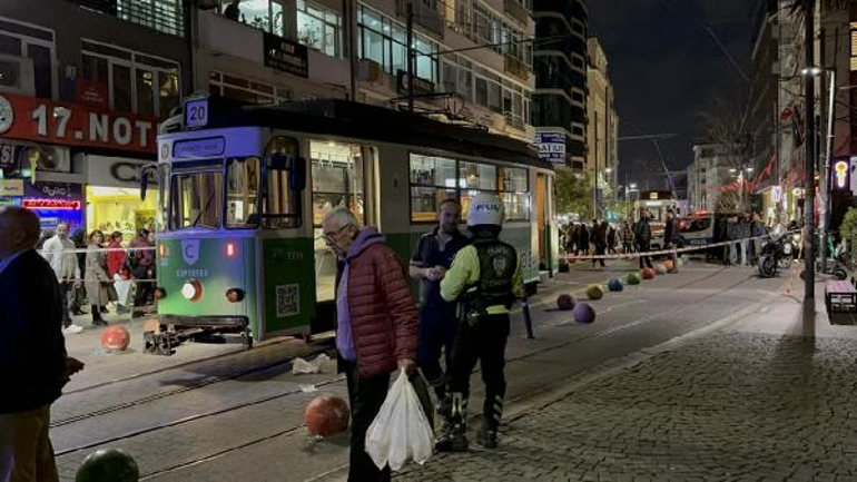 Kadıköy'de torununu kurtaran kadın tramvayın altında kalarak hayatını kaybetti