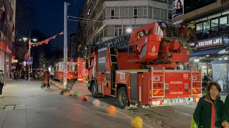 Kadıköy'de torununu kurtaran kadın tramvayın altında kalarak hayatını kaybetti