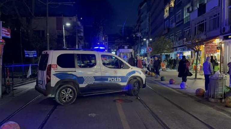 Kadıköy'de torununu kurtaran kadın tramvayın altında kalarak hayatını kaybetti