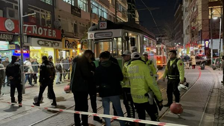 Kadıköy'de torununu kurtaran kadın tramvayın altında kalarak hayatını kaybetti