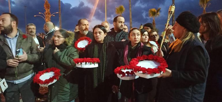 Hatay'da yıkılan Eda Apartmanı önünde anma etkinliği düzenlendi