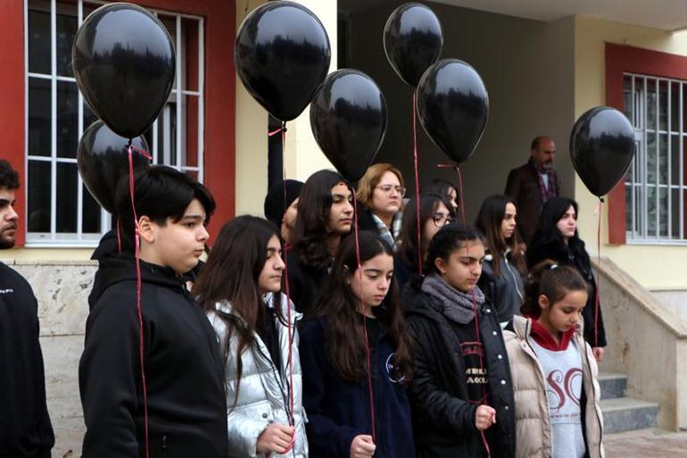 Hatay'da öğrenciler, kaybettikleri arkadaşlarını andı, Yağmur'un şiirini besteleyip okudu