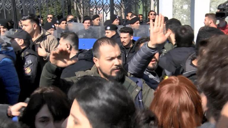 İstanbul Üniversitesi öğrencilerinden protesto