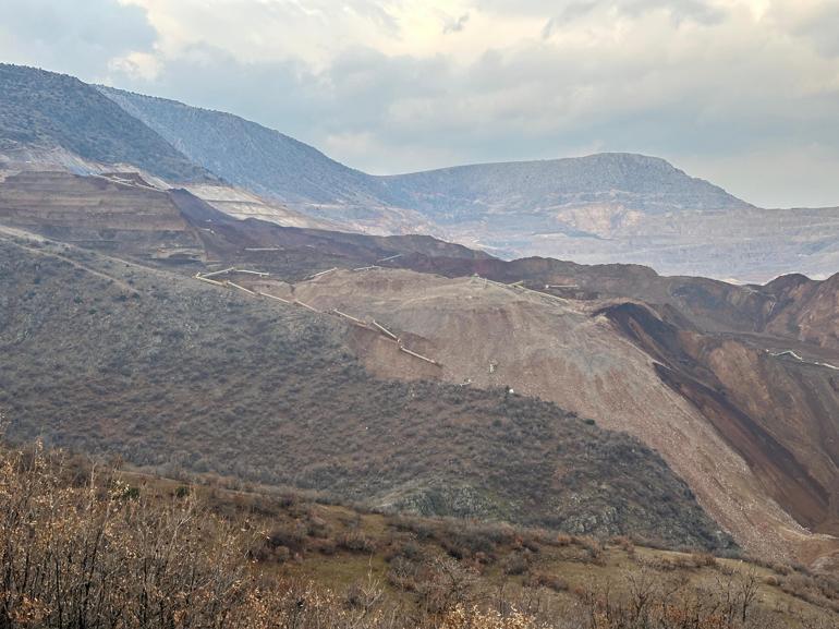 Maden sahasında toprak altında kalan 9 işçiyi arama çalışmalarında 2’nci gün