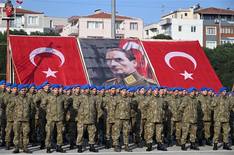 Manisa'da 3 bin 660 erbaş ve er yemin edip komando beresini taktı