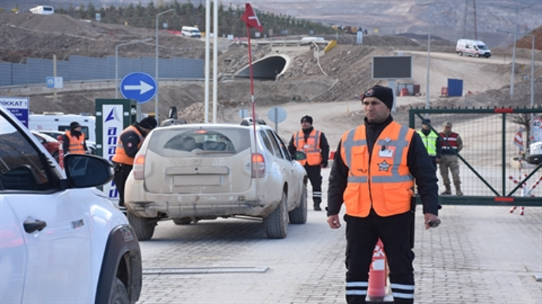 Maden sahasında toprak altında kalan 9 işçiyi arama çalışmalarında 4'üncü gün