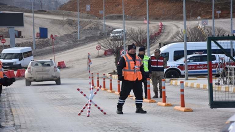 Maden sahasında toprak altında kalan 9 işçiyi arama çalışmalarında 4'üncü gün