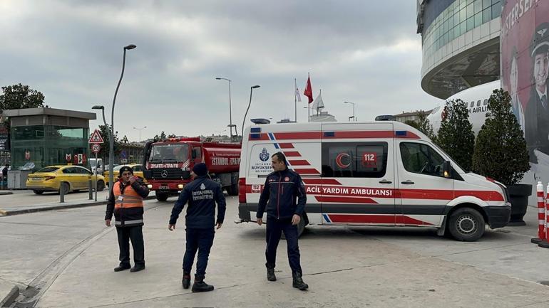 Üsküdar'da lüks sitenin otoparkında yangın