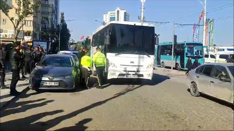 Çevik kuvvet midibüsünün çarptığı çocuk öldü, halası yaralandı