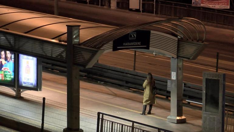 Beylikdüzü'nde arızalanan metrobüsü kontrol eden şoför, başka metrobüsün çarpmasıyla öldü