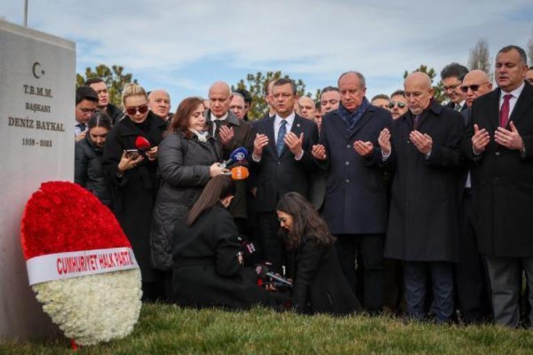 Deniz Baykal, 1'inci ölüm yıl dönümünde mezarı başında anıldı