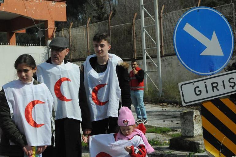 Depremde ailesini kaybeden çocuklar, Suriye'deki dedelerine kavuştu