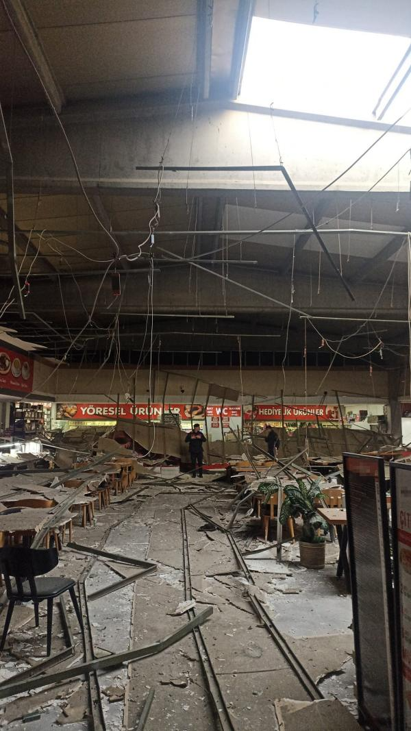 Afyonkarahisar- İzmir karayolunda restoranın asma tavanı çöktü; 11 yaralı