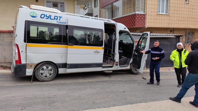 Okul servisi ile hafif ticari araç çarpıştı; 5'i öğrenci 7 yaralı