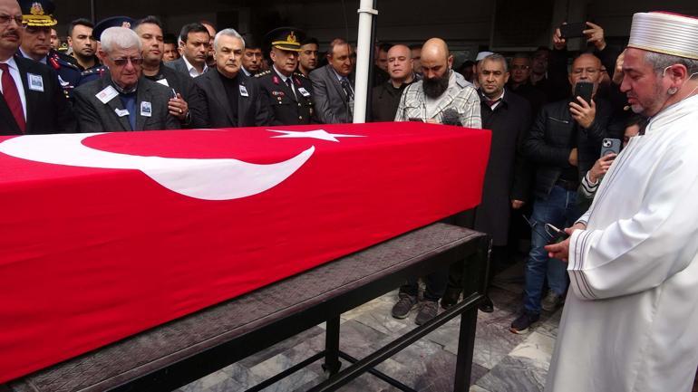 Türk Yıldızları'na ait uçağın düşmesi ile şehit olan Güven, son yolculuğuna uğurlandı