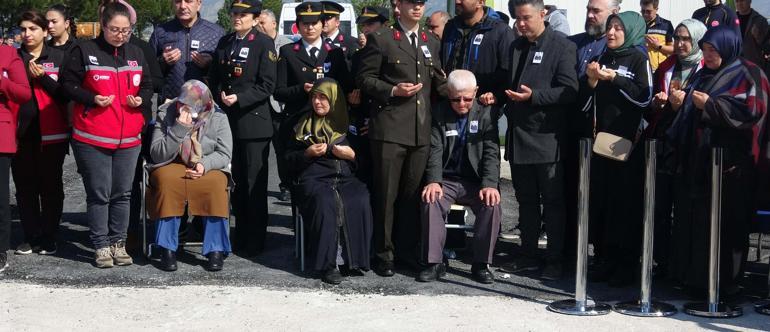 Türk Yıldızları'na ait uçağın düşmesi ile şehit olan Güven, son yolculuğuna uğurlandı