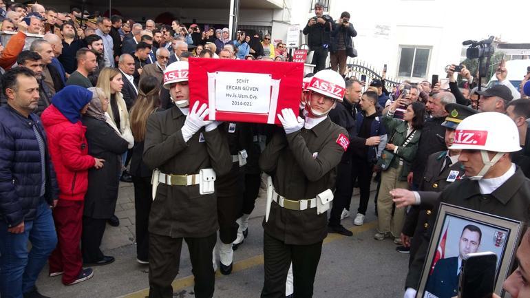 Türk Yıldızları'na ait uçağın düşmesi ile şehit olan Güven, son yolculuğuna uğurlandı