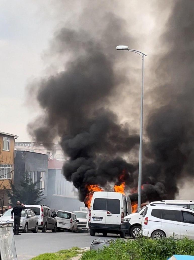 Ataşehir’de panelvan alev alev yandı