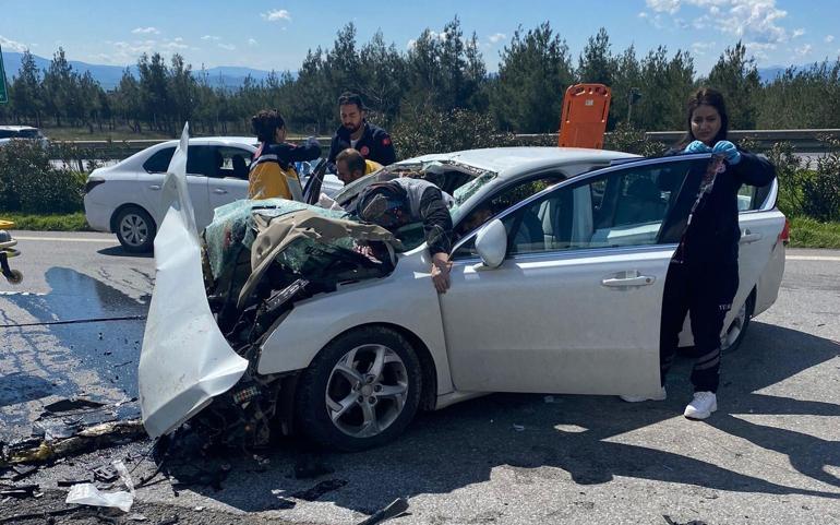 Otomobil TIR’a çarptı: 2 ölü, 2 yaralı