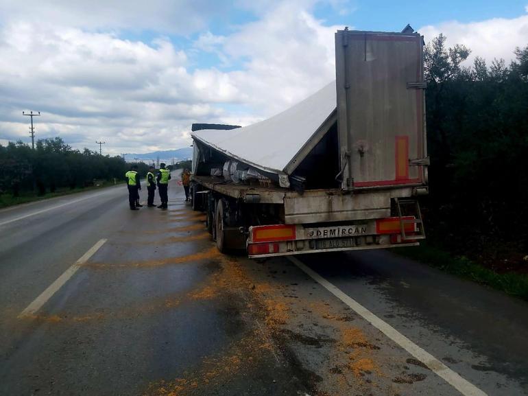 İşçi servis midibüsüyle TIR çarpıştı: 8 yaralı