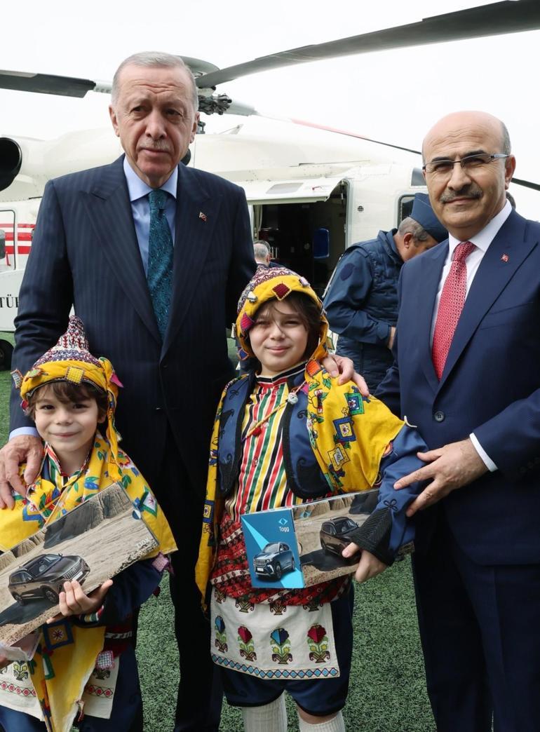 Cumhurbaşkanı Erdoğan, Bursa’da; çocuklara oyuncak Togg dağıttı