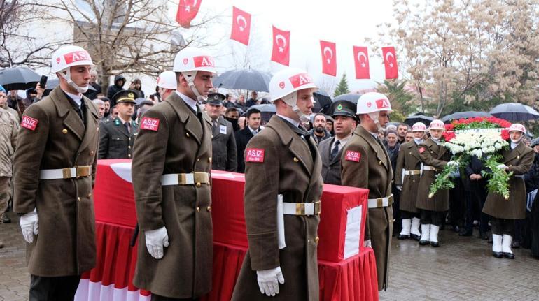 Şehit tabip teğmen, son yolculuğuna uğurlandı