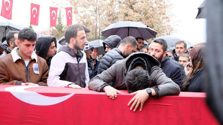 Şehit tabip teğmen, son yolculuğuna uğurlandı