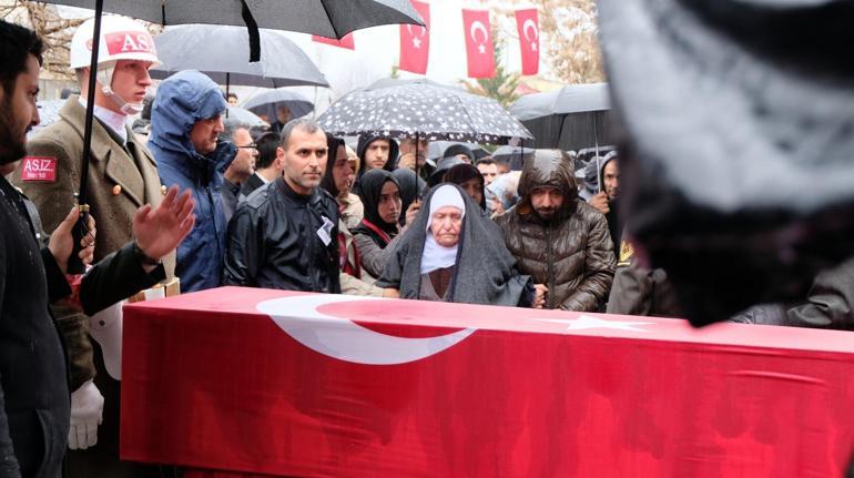 Şehit tabip teğmen, son yolculuğuna uğurlandı