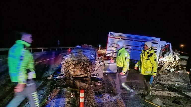 Bingöl'de otomobil ile kamyonet çarpıştı: 2 ölü, 5 yaralı