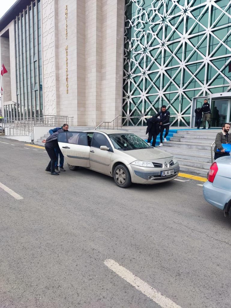 Sahte ilanla besiciyi dolandıran 3 kişi, kuyumcuda altın alırken yakalandı