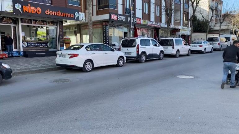 Başakşehir'de tek teker giden motosikletliye hafif ticari araç çarptı; o anlar kamerada