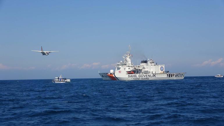 Çanakkale'de batan bottaki göçmenleri arama çalışmalarına hava koşulları nedeniyle ara verildi