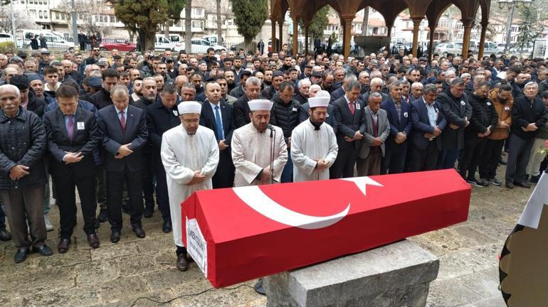 Silahının kazara ateş almasıyla ölen polis memuru, son yolculuğuna uğurlandı