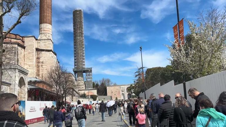 Ayasofya Cami restorasyonunda II.Bayezid Minaresi'nde söküm işlemi başladı