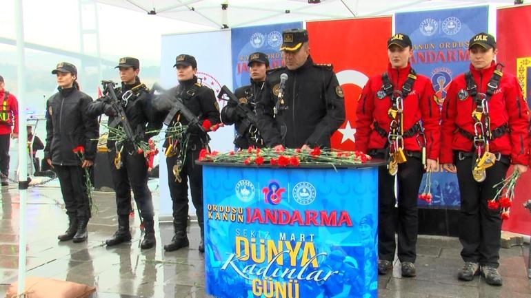 Kadın komandolar 15 Temmuz Şehitler Köprüsü’nden halatla indi