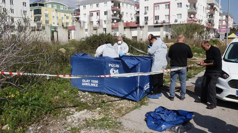 Bisikletiyle giderken çalılıkta kadın cesedi buldu