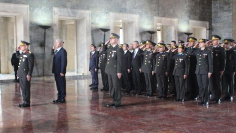 Kara Harp Okulu öğrencileri, Anıtkabir'i ziyaret etti