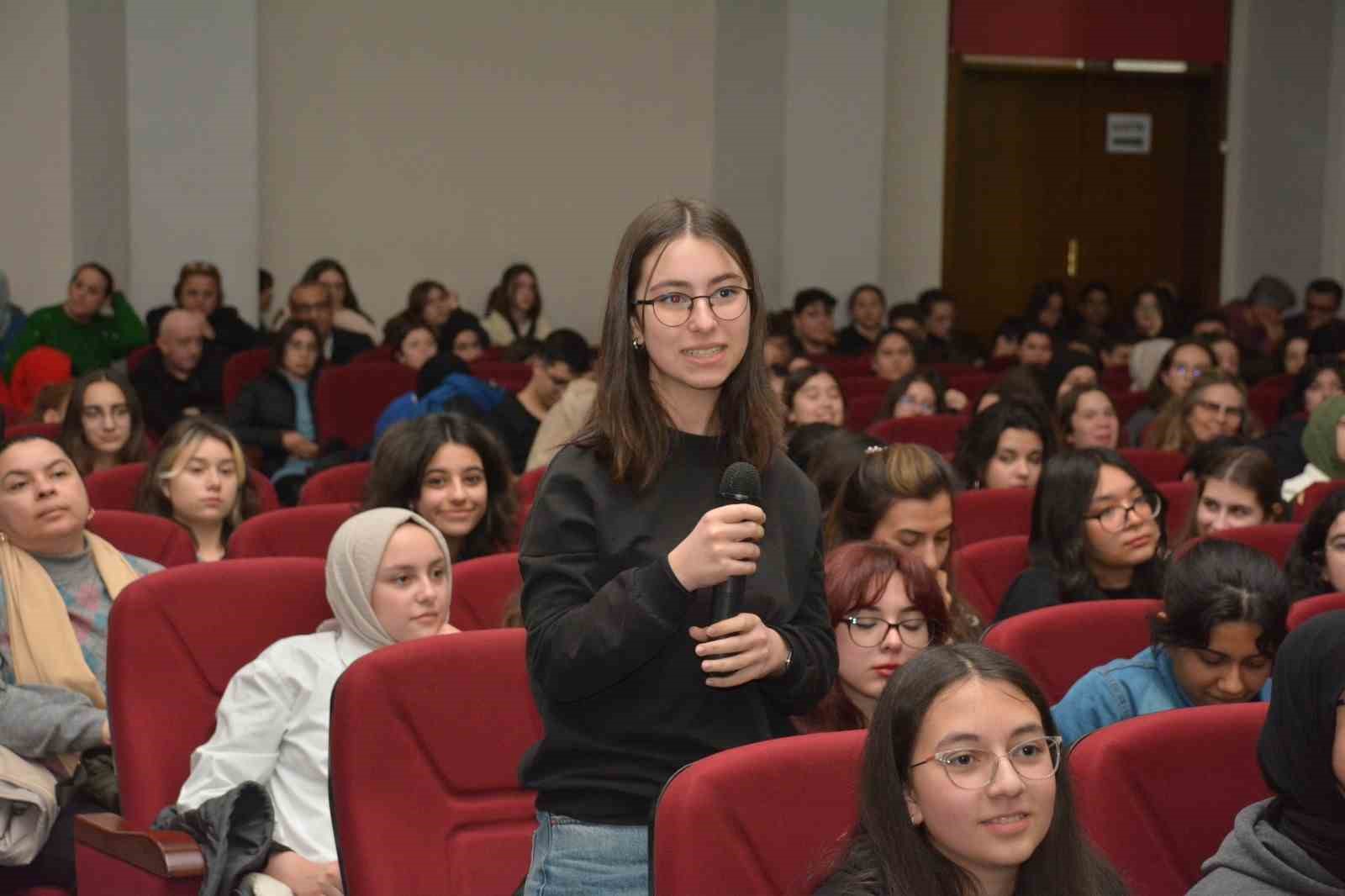 ESTÜ’lü Bilim İnsanları Havacılık ve Uzay Teknolojileri Panelinde Geleceğin Bilim İnsanları ile Buluştu