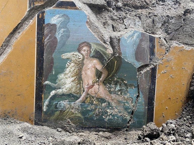 Pompeii’de 2000 yıllık renkleri çok az zarar görmüş duvar resmi bulundu