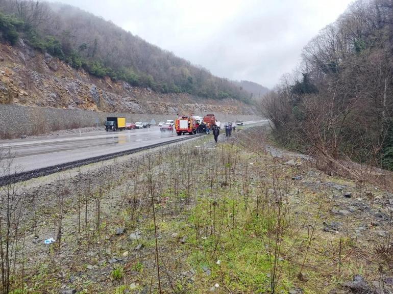 Dereye devrilen otomobilde sıkışan sürücüyü boğulmaktan AFAD ekipleri kurtardı