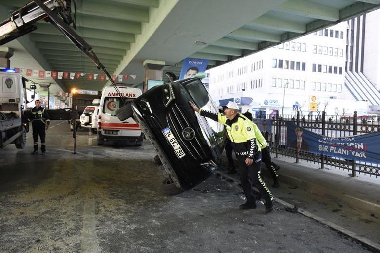 Şişli'de ambulansla minibüs çarpıştı: 3 yaralı