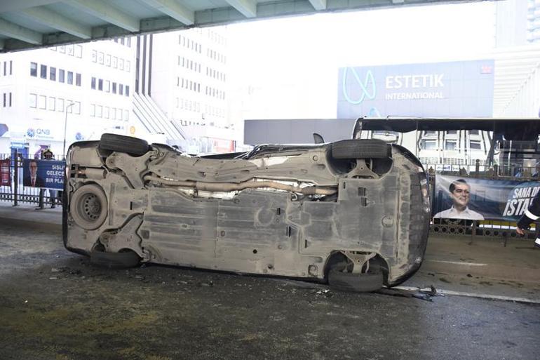 Şişli'de ambulansla minibüs çarpıştı: 3 yaralı