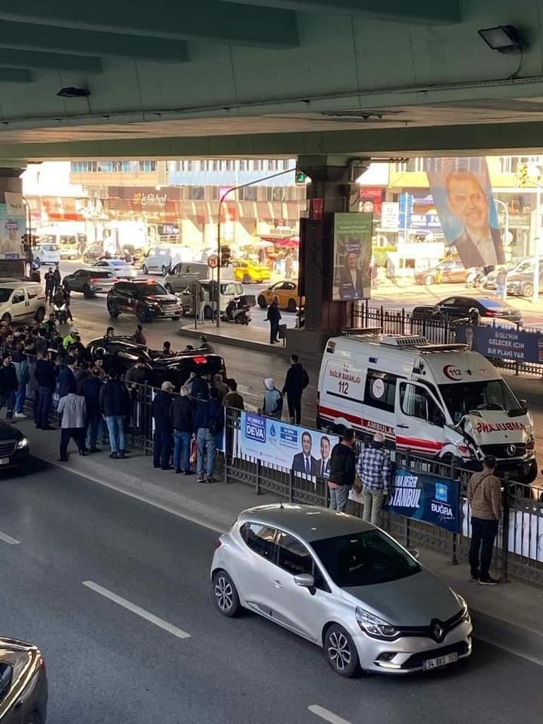 Şişli'de ambulansla minibüs çarpıştı: 3 yaralı