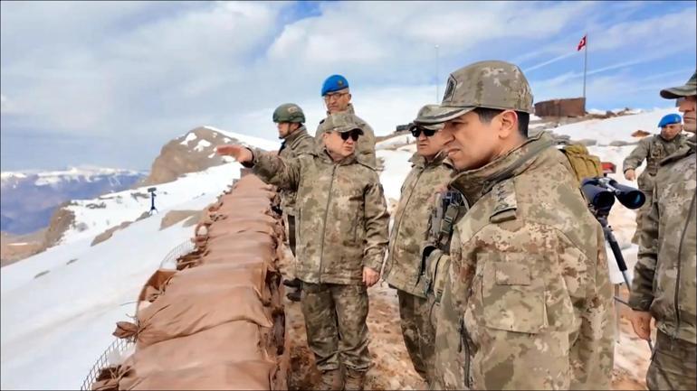 Orgeneral Bayraktaroğlu, sınır ötesi ve hudut hattındaki askerleri denetledi