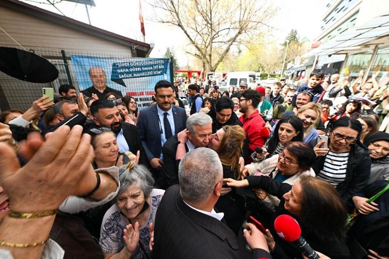 Mansur Yavaş'tan pazar esnafına ziyaret