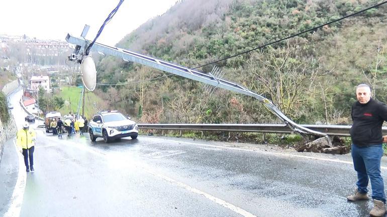 Sarıyer'de kamyonet elektrik direğine çarptı; 2 yaralı