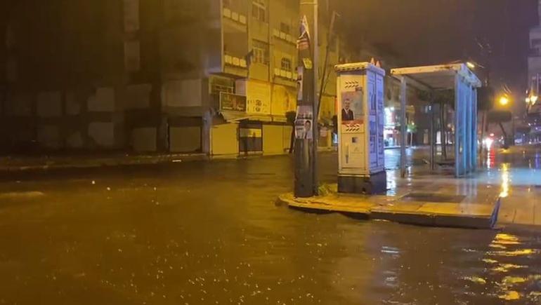 Hatay'da sağanak yağış, su baskınlarına neden oldu