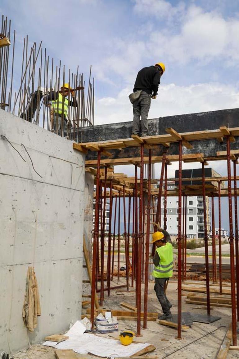 Antalya'da günlüğü 3 bin liraya inşaat işçisi bulunamıyor