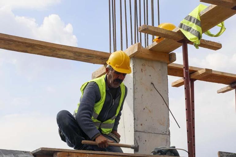 Antalya'da günlüğü 3 bin liraya inşaat işçisi bulunamıyor