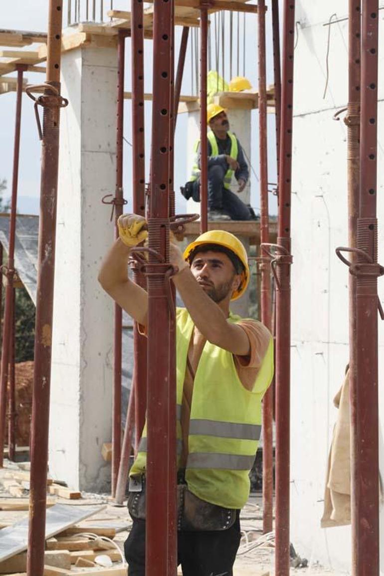 Antalya'da günlüğü 3 bin liraya inşaat işçisi bulunamıyor